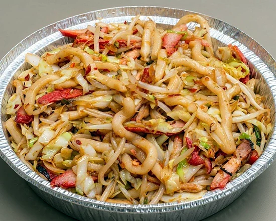 Shanghai chow mein with thick noodles, BBQ pork and vegetables